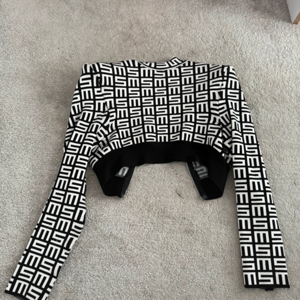Chic Black and White Patterned Crop Top